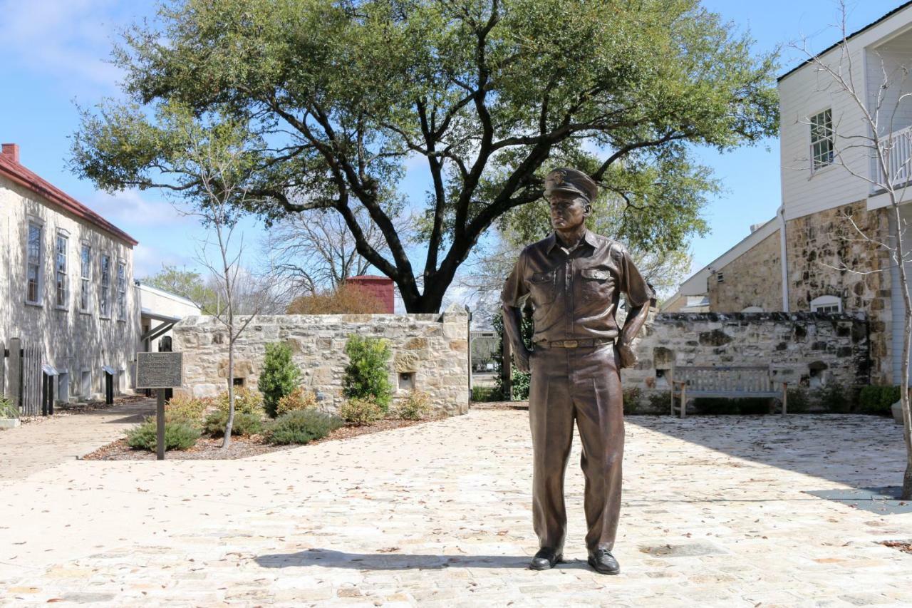 Eden's Gate Villa Fredericksburg Buitenkant foto
