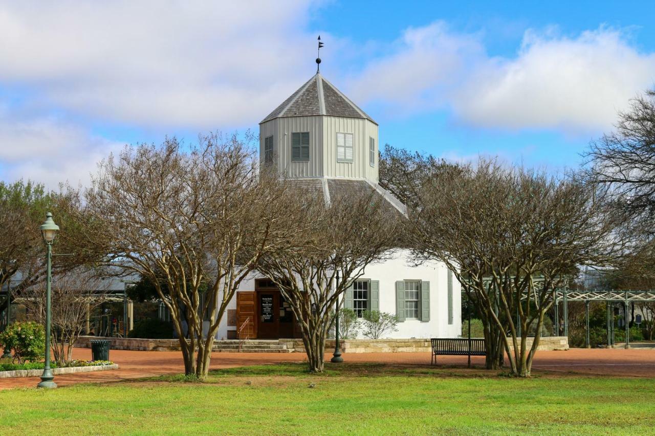 Eden's Gate Villa Fredericksburg Buitenkant foto